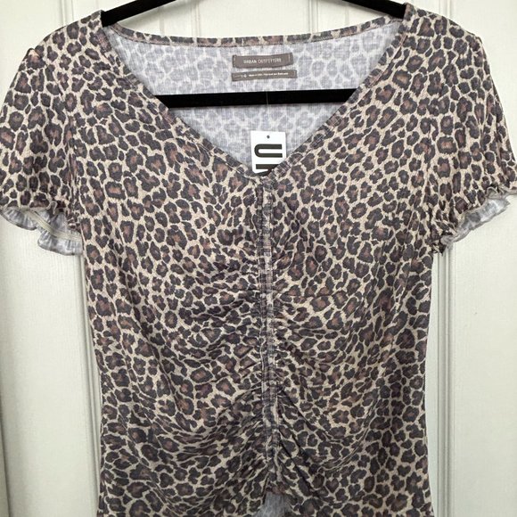 NWT, Urban Outfitters Vera Ruched V-Neck Short Sleeve Top, Tan Leopard, L - Picture 2 of 8